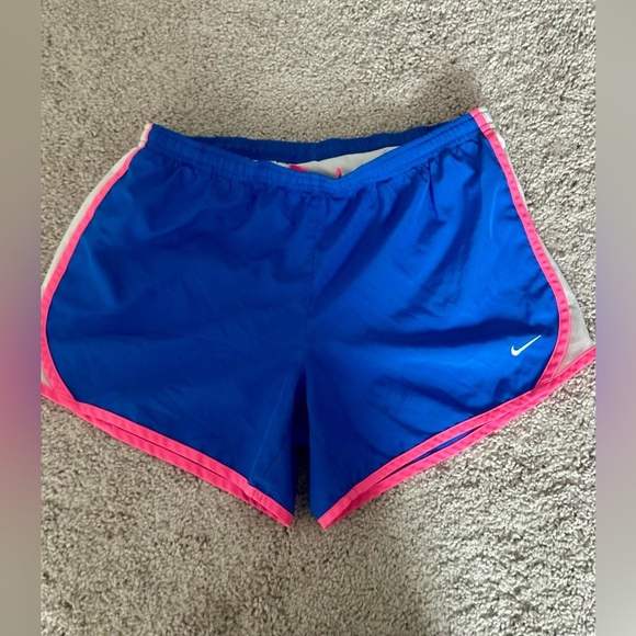 Women’s Nike DriFit Shorts - Picture 3 of 4